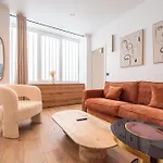 Elegant Flat Near Republique & Canal Saint Martin